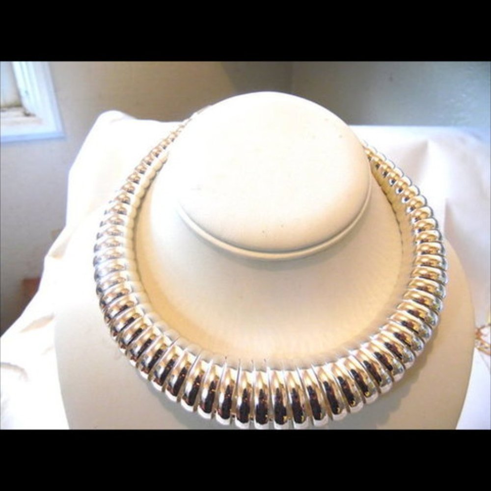 Roberto by RFM Ribbed Graduated Collar Necklace - Picture 2 of 5